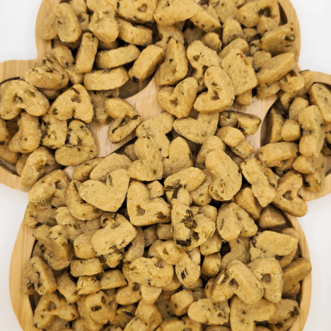 Top view of Leafy Garden MozzaMix Dog Treats by Glamorous Pups, presented on a charming wooden paw-shaped board. These treats are crafted with spinach, kale, and mozzarella, emphasizing their commitment to healthy, all-natural ingredients. Perfect for SEO content focusing on holistic pet nutrition and premium dog treats offered by Glamorous Pups.