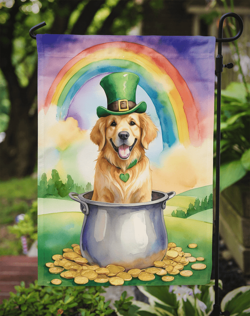 Glamorous Pups : Golden Retriever St Patrick's Day Garden Flag